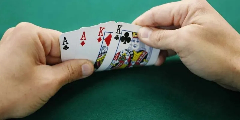 Học cách chơi Omaha Poker một cách chi tiết và đầy đủ